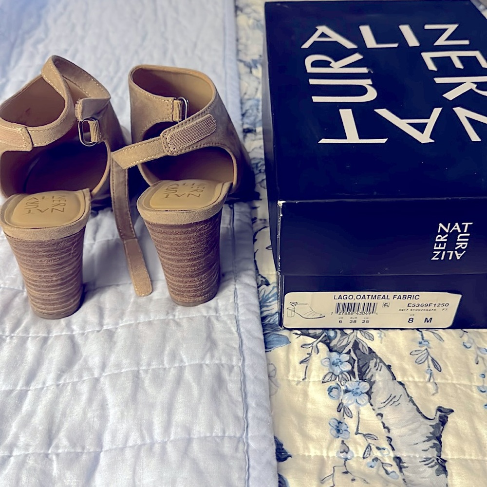 Naturalizer, style “Lago”, size 8 medium, oatmeal color, with box